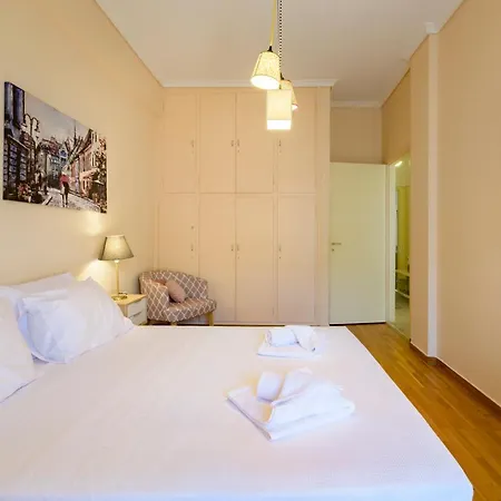 Cosy 2br Flat Near Ampelokipoi Station & Hospitals Apartment Athens
