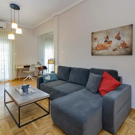 Cosy 2br Flat Near Ampelokipoi Station & Hospitals Apartment
