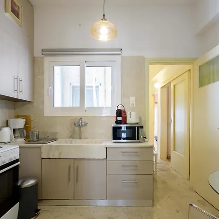 Cosy 2br Flat Near Ampelokipoi Station & Hospitals * Athens